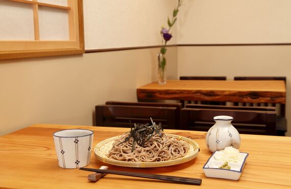 日本のグルメそばを心ゆくまでご堪能 | 人形町でそば粉にこだわった蕎麦屋の粗挽きそば 手打ち 日本橋 福田雅之